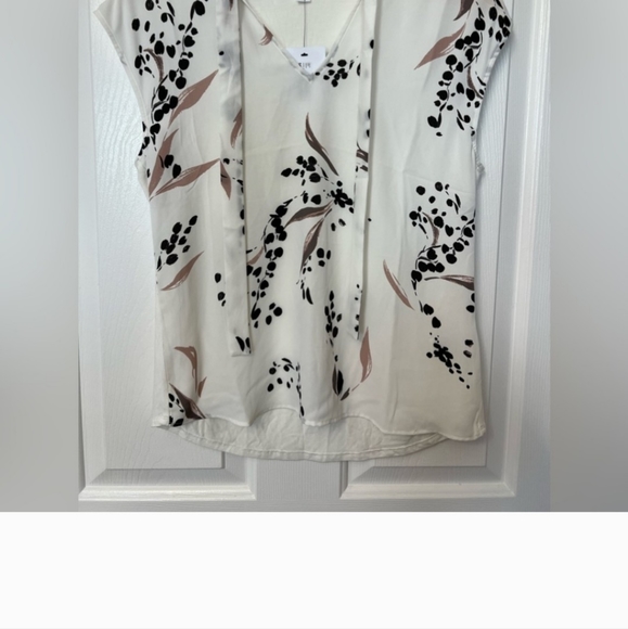 Beautiful Camber and Grace Blouse - Picture 3 of 8